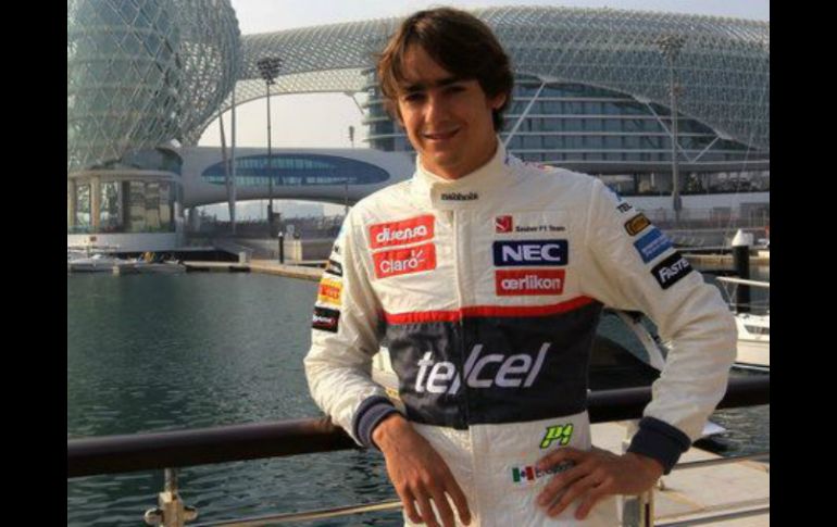 El piloto mexicano en el Yas Marina Circuit. Imagen de Escuderíatelmex. ESPECIAL  /