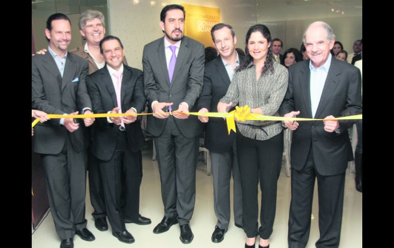 APERTURA. El corte inaugural estuvo presidido por la golfista Lorena Ochoa y su esposo, así como por el doctor Bojanini.  /