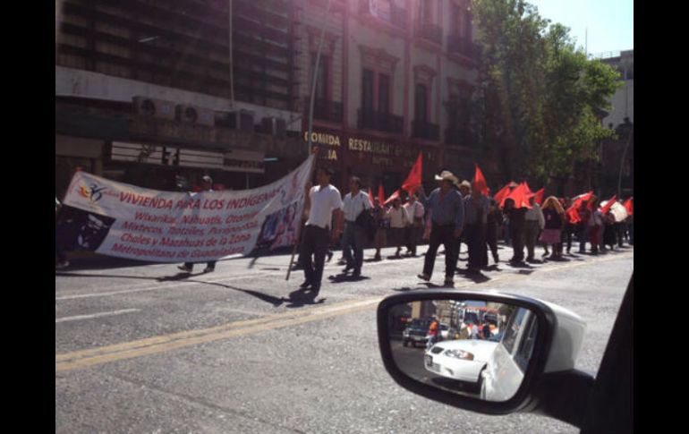 Los inconformes invade los tres carriles de circulación de 16 de Septiembre. @xavypinon ESPECIAL  /