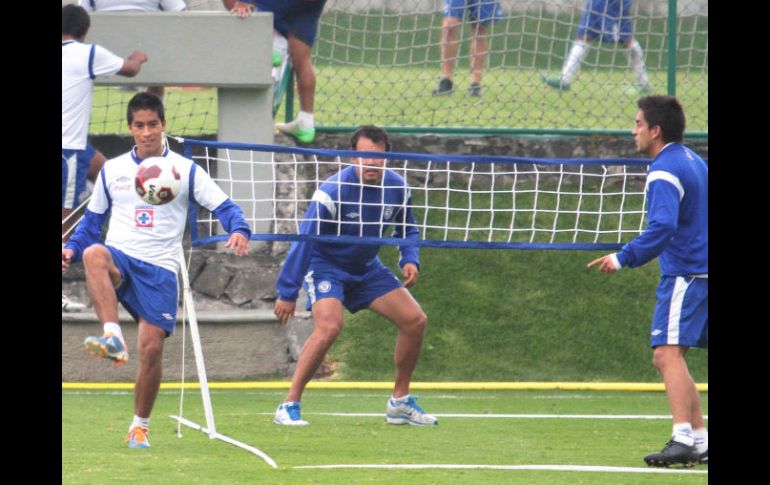 Cruz Azul, que tiene 25 unidades, ha ganado siete de los diez últimos partidos en los que ha recibido a su rival en turno. ARCHIVO  /