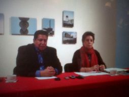 El secretario de Cultura de Guadalajara, Ricardo Duarte (i) y Patricia Urzúa, nueva directora del Museo Raúl  Anguiano (MURA).  /