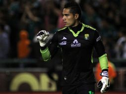 Christian Martínez, portero de León, festeja uno de los goles del partido. XINHUA  /