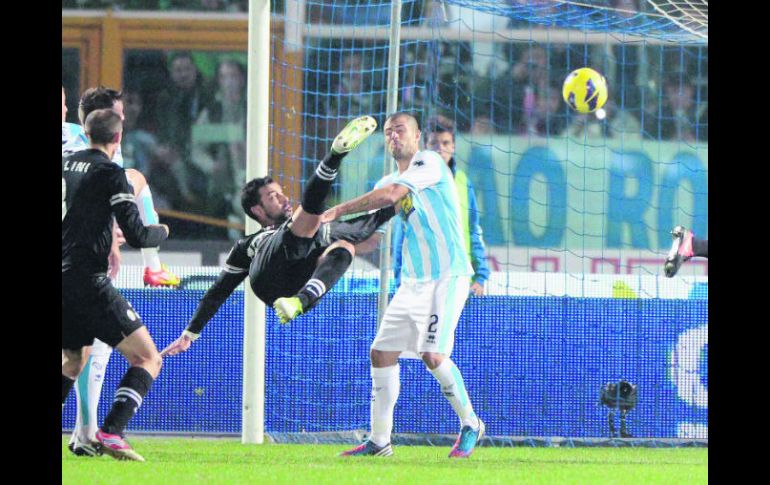 Espectacular. Fabio Quagliarela anotó un triplete para la Juventus. EFE  /