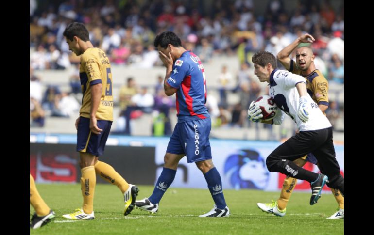 A pesar de que Atlante perdió contra Pumas, Esteban puso su granito de arena y marco el gol que lo hizo empatar con Benítez. EFE  /