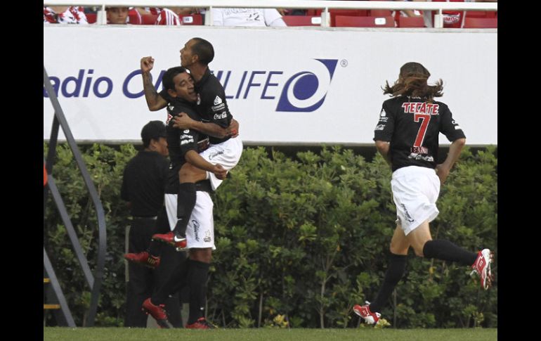 Los Xolos festejan el primer gol del partido que se dio a los 10 segundos de juego. MEXSPORT  /