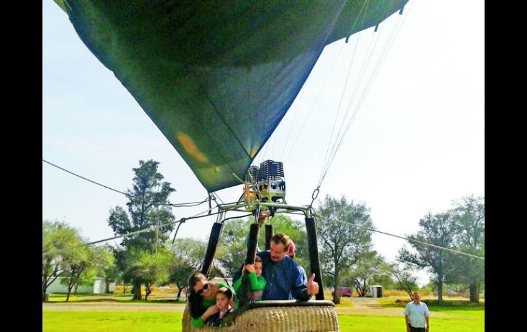 Presencia. Vicente Fox Quesada sobrevoló San Cristóbal en un globo aerostático.  /