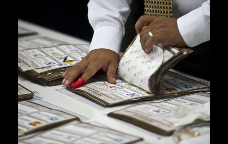 El IFE extraerá una muestra de boletas para hacer estudios sobre la participación de los ciudadanos en los pasados comicios. ARCHIVO  /