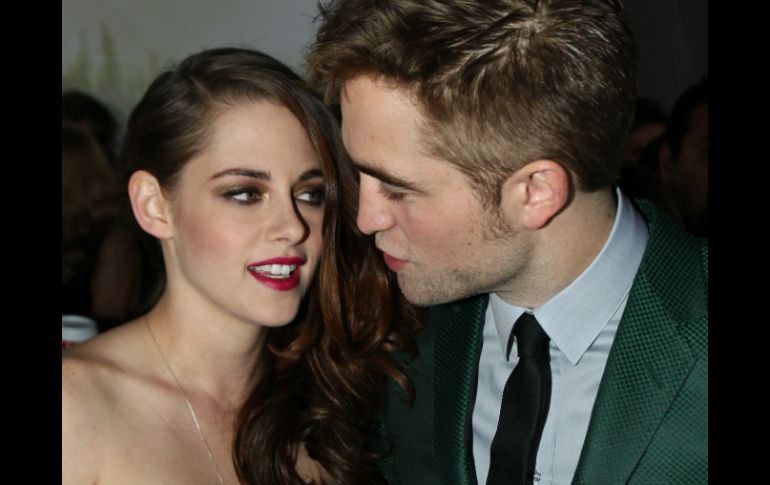 Robert y Kristen posaron juntos en la premier de la última parte de ''Crepúsculo: Amanacer Parte II''. AP  /