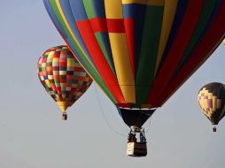 También volarán un bote de rescate con la ayuda de 60 globos.  ARCHIVO  /