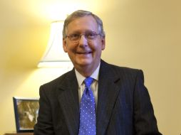 El republicano Mitch McConnell está abierto a discutir nuevos ingresos para el Gobierno, pero no mediante alza de impuestos. EFE  /