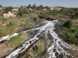 Es un olor... a agua sucia, a drenaje, que se penetra en la nariz, dicen vecinos. ARCHIVO  /