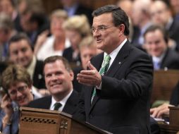 El ministro de Finanzas, Jim Flaherty también señaló que Canadá no dejará de estar en déficit hasta el año fiscal 2016-2017. ARCHIVO  /