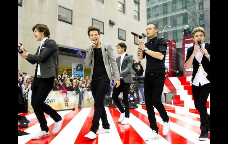 La banda con sede en Londres fue descubierta por Simon Cowell. AP  /