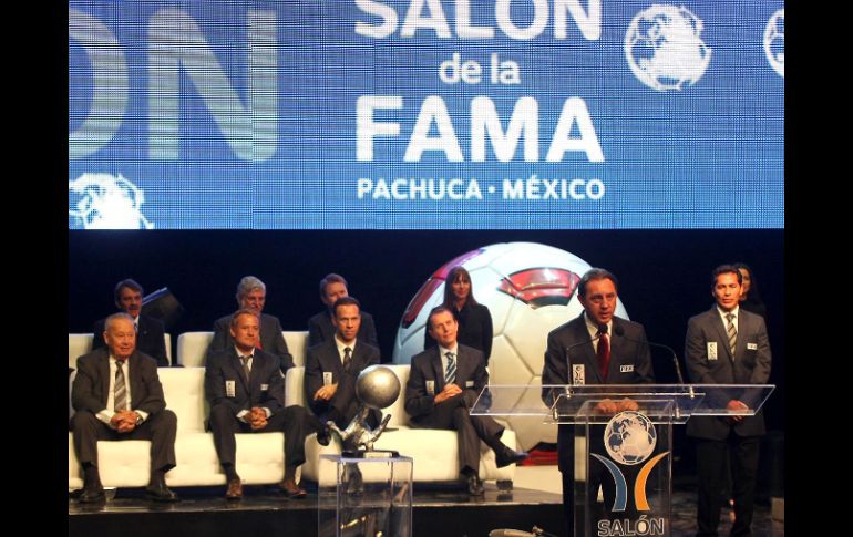 En la ceremonia se llevó a cabo la investidura de la segunda generación del Salón de la Fama del Futbol en Pachuca 2012. ARCHIVO  /