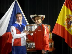 David Ferrer (d) posa junto al checo Radek Stepanek. EFE  /