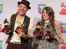 Los hermanos Huerta posan con sus cuatro Grammy Latinos. REUTERS  /