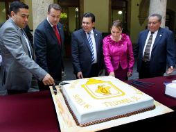 En la imagen, Luis Carlos Vega, Hernán Cortés Berumen, Celso Rodríguez, Beatriz Martínez y José María Magallanes.  /