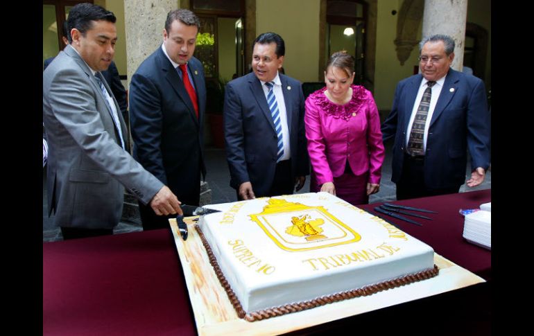 En la imagen, Luis Carlos Vega, Hernán Cortés Berumen, Celso Rodríguez, Beatriz Martínez y José María Magallanes.  /