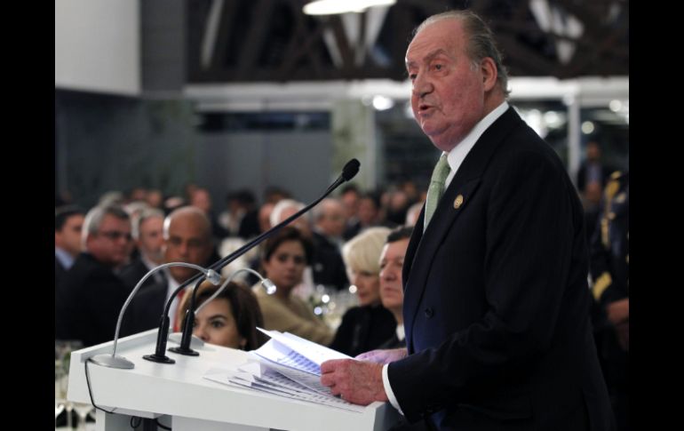 El rey don Juan Carlos al inicio de su discurso en el brindis de la cena ofrecida a los jefes de Estado y de Gobierno. AFP  /