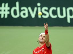 Ferrer realiza un saque durante su partido. EFE  /