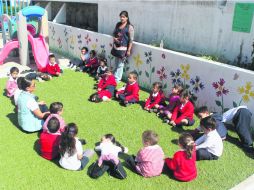 Hora de hacer yoga en el jardín de niños 349 méxico. La escuela ha recibido reconocimientos gracias al impulso que le dio el programa.  /