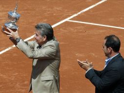 Manolo Santana (en la imagen),  Pietrangeli, Feliciano López, Kodes y Tomas Smid premiados por FIT. AP  /