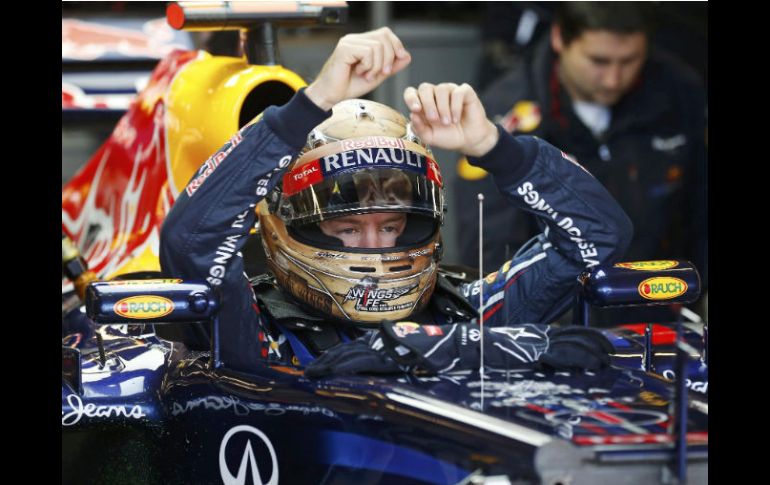 Sebastian Vettel de Alemania se sienta en su coche durante la tercera sesión de entrenamientos de los EU. REUTERS  /