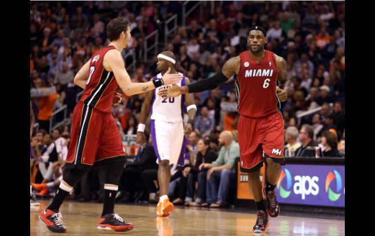 Los Heat, que son líderes de la División Noroeste, concluyeron una gira de seis partidos con marca ganadora de 4-2. AFP  /