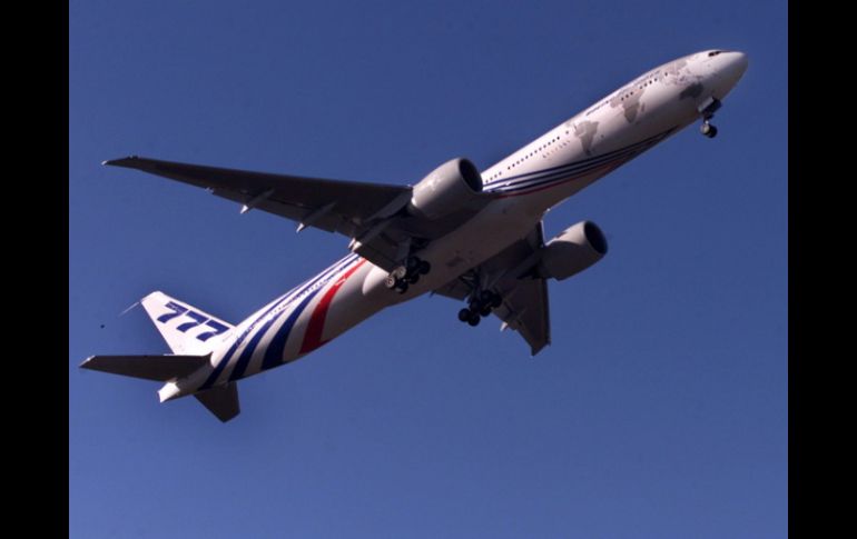 La aeronave tenía minutos de haber despegado del Aeropuerto Internacional de Karachi, sur de Pakistán, con rumbo a Londres. ARCHIVO  /