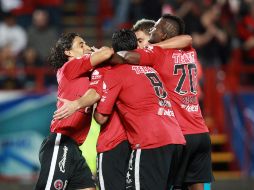 Los jugadores de Tijuana celebran el gol que les aseguró su pase a las semifinales del torneo. MEXSPORT  /