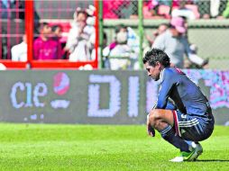 La imagen de Patricio Araujo al finalizar el partido refleja el dolor de las Chivas por haber sido eliminadas de la Liguilla.  /