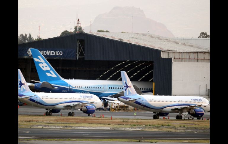 La suspensión en operaciones del aeropuerto será de las 12:00 a las 13:30 horas de este martes 20 de noviembre. ARCHIVO  /