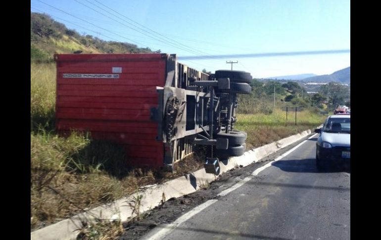 Así quedó la caja del tráiler. Imagen tomada de Twitter ‏@Calvarion  /