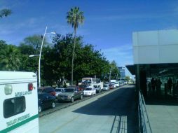 La Calzada Independencia, por los cortes a la circulación en Alcalde y 16 de Septiembre, sufre congestionamiento vial.  /