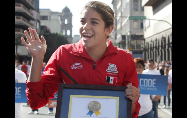 Orozco recibió el galardón durante el desfile del 102 aniversario de la Revolución Mexicana.  /