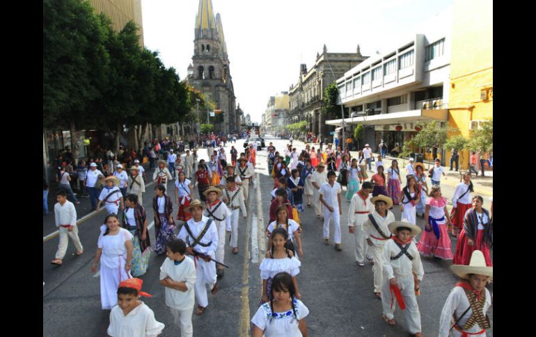 El desfile contó con la participación de 23 contingentes cívicos y deportivos.  /