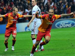 Al minuto 52, Burak Yilmaz respondió un tiro de esquina con un cabezazo que terminó en gol. AFP  /