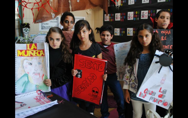 El esfuerzo de los alumnos se ve en los tendederos de lectura y en las ingeniosas formas de presentar a los autores.  /