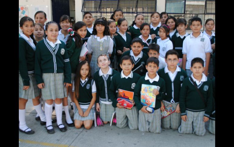 Grupo mixto de la escuela federal ''Severo Díaz, en el taller de libertarios y libertinos.  /