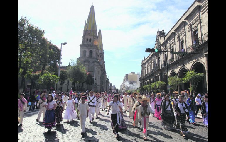 SÍMBOLO. Desfile conmemorativo del aniversario 102 de la Revolución Mexicana en el Centro de Guadalajara.  /