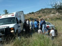 Al lugar acudieron bomberos municipales junto con paramédicos de la Cruz Roja de Tequila. ESPECIAL  /