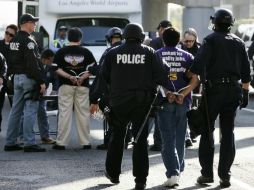 Al menos una docena de trabajadores fueron arrestados por desobediencia civil. REUTERS  /