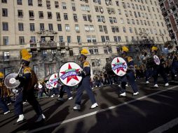 - Millones de personas salieron a las calles de Nueva York el jueves para observar el desfile por el Día de Acción de Gracias. AFP  /