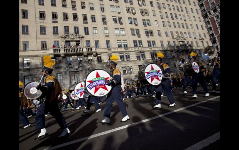 - Millones de personas salieron a las calles de Nueva York el jueves para observar el desfile por el Día de Acción de Gracias. AFP  /