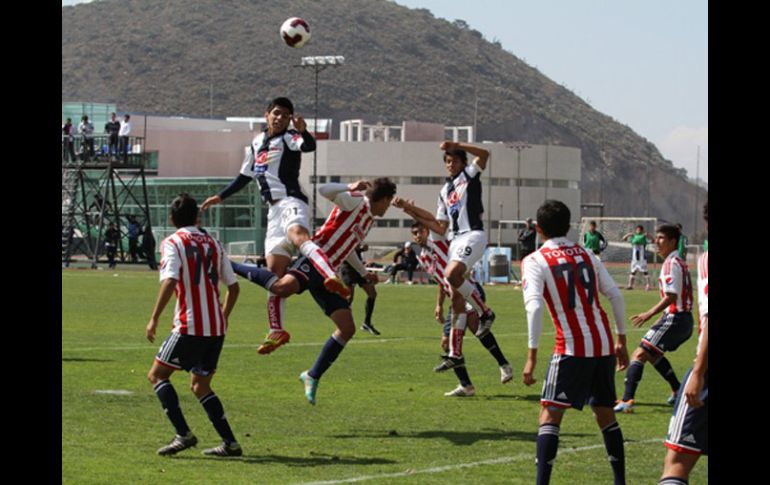 Acción del partido celebrado en pachuca entre los Tuzos y las Chivas. ESPECIAL tuzos.com.mx  /