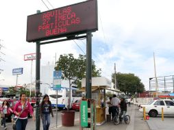 En el cruce de las avenidas Ávila Camacho y Alcalde está instalada una pantalla de la Red de Monitoreo.  /