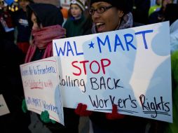 Los sindicatos afirman que Walmart paga a sus trabajadores salarios muy bajos. REUTERS  /