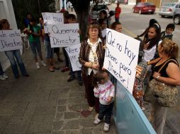 Padres de familia y maestros se manifestaron esta mañana afuera de la Escuela Urbana 1010.  /