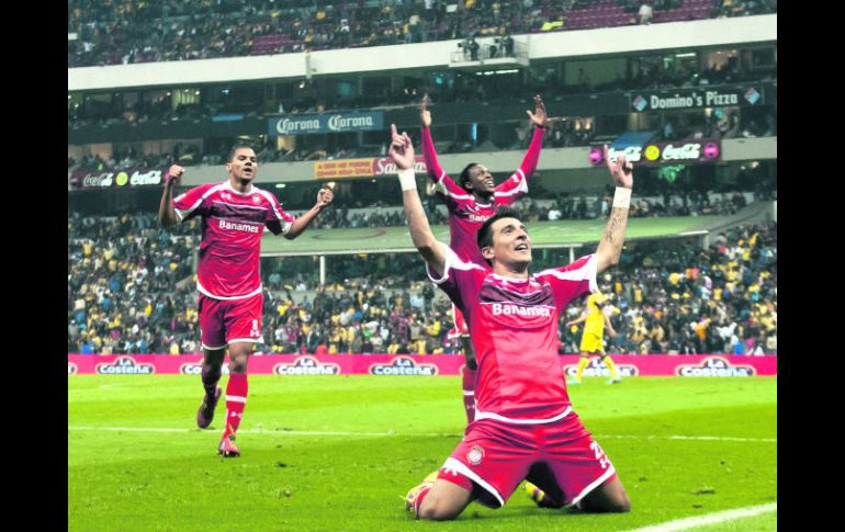 Édgar Benítez marcó el segundo tanto del Toluca en el triunfo de 2-0 sobre el América, que lo pone con un pie en la final. MEXSPORT  /