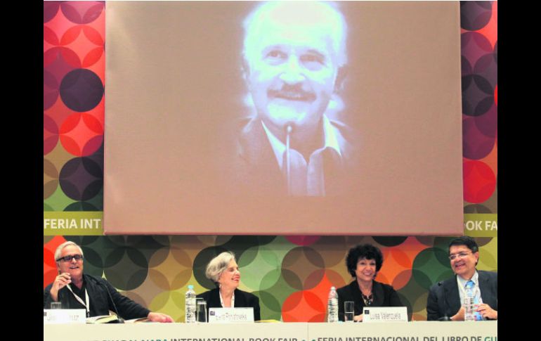 Homenaje. Juan Cruz, Elena Poniatowska y Luisa Valenzuela, ayer en el primer acto donde los amigos de Carlos Fuentes lo recordardon.  /